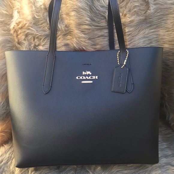 Coach Handbags - NWT🌷Coach Black Leather Avenue Tote